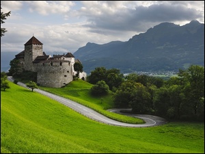 Liechtenstein, Droga, Zamek, Drzewa, Vaduz, Góry