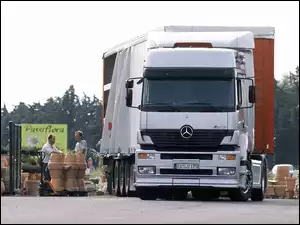Ciągnik Mercedes, Ciągnik i Przyczepa