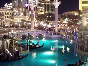 Nocą, Las Vegas, Wenecja