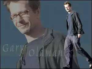 okulary, Gary Oldman, ciemny strój