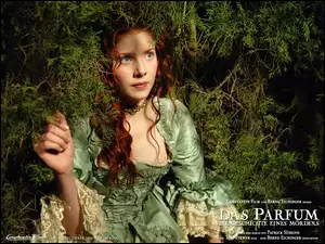 Perfume, iglaki, Rachel Hurd-Wood, suknia