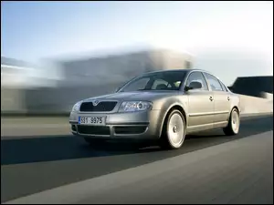 Srebrna, Prędkość, Skoda Superb, Duża
