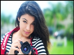Canon, Brunetka, Aparat
