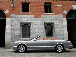 Kabriolet, Bentley Azure, Masywny