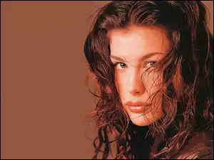 Liv Tyler, Kasztanowe Włosy