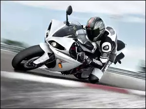 Ścigacz, Yamaha YZF R1