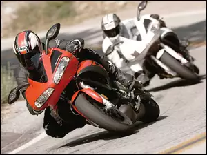 Kolano, Buell 1125R, Zakręt