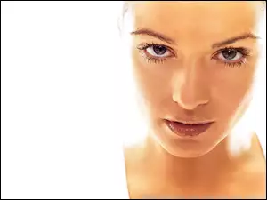 Oczy, Rachel Weisz, Buzia