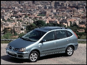 Nissan Almera Tino