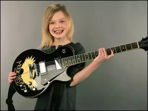 Gitara, Elle Fanning, Aktorka