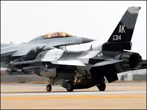 F-16, Odrzutowce, Lotnisko