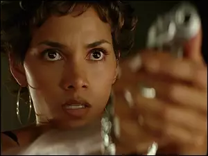 broń, wystraszona, Halle Berry