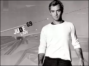 Jude Law, biała koszulka