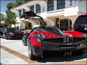 Budynek, Pagani, Parking