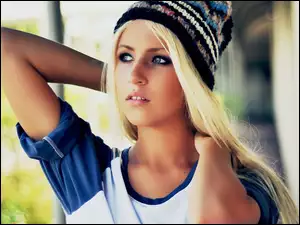 Blondynka, Kobieta, Czapka