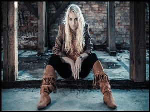 Blondynka, Buty