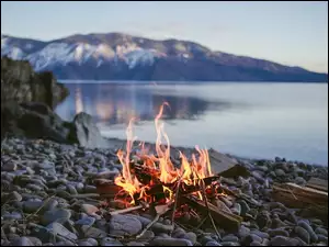 Morze, Ognisko, Góry, Kamienie