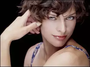 Milla Jovovich, Spojrzenie