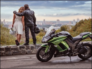 Para, Motocykl, Zakochana