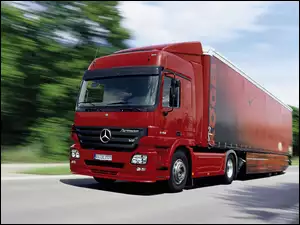 Czerwony Ciągnik Mercedes, Przyczepa