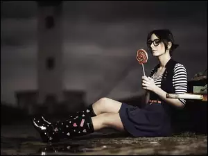 Lizak, Brunetka, Okulary