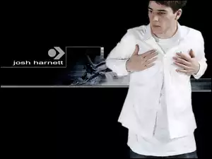 Josh Hartnett, biała koszula