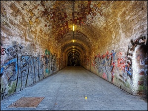 Tunel, Graffiti