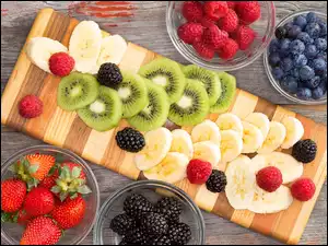 Owoce, Kiwi, Banany, Truskawki, Maliny