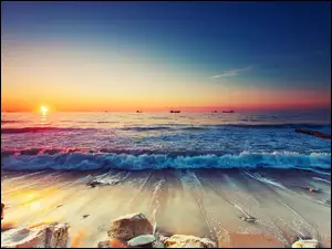 Zachód, Plaża, Fale, Morze, Słońca, Statki, Kamienie