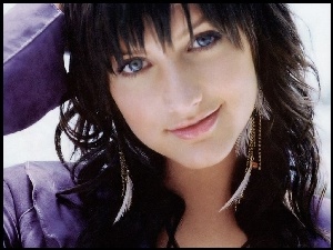 Ashlee Simpson, Buzia