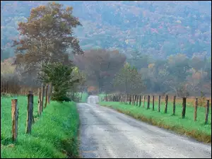 Góry, Piaskowa, Droga