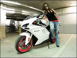 Okulary, Motocykl Ducati 848, Kobieta