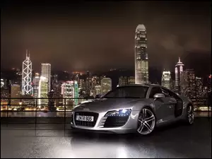Nocą, Audi R8, Miasto