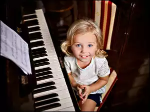 Nuty, Pianino, Dziewczynka