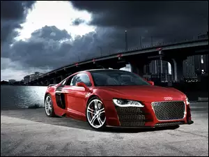 Most, Audi R8, Chmury