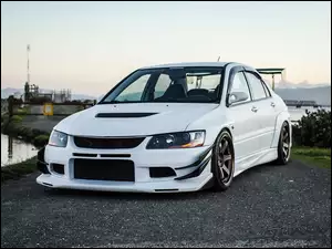 IX, Samochód, Mitsubishi Lancer