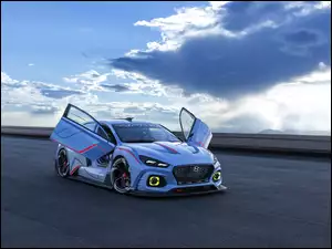 Samochód Hyundai RN30 z otwieranymi drzwiami do góry