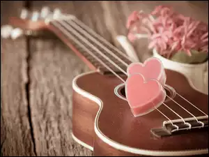 Serduszka na gitarze jako kompozycja walentynkowa