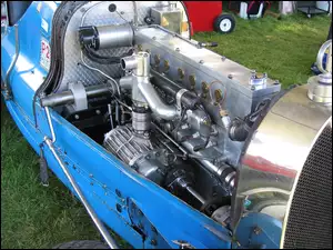 Bugatti, silnik