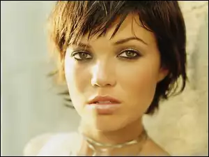 Twarzyczka, Mandy Moore