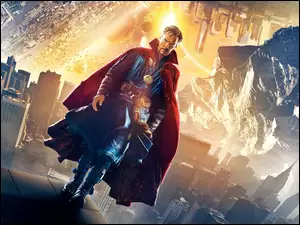 Aktor Benedict Cumberbatch w scenie z filmu fantasy Doktor Strange