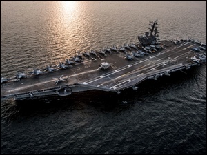 USS Ronald Reagan amerykański lotniskowiec z napędem atomowym