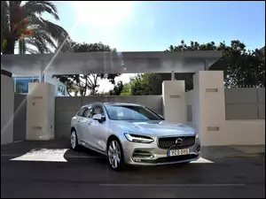 Szwedzki samochód Volvo V90 zaprezentowany w roku 2016