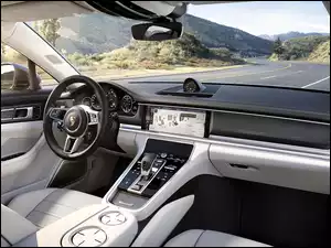 Kokpit samochodu Porsche Panamera