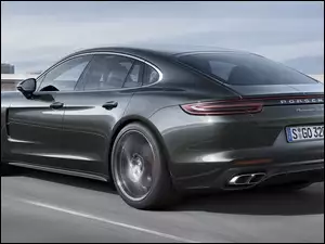 Samochód Porsche Panamera Turbo rocznik 2017