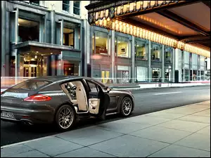Porsche Panamera 4S