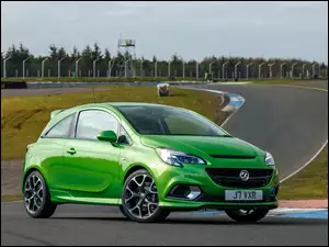 Zielony samochód Opel Corsa Vauxhall VXR z 2015 roku