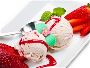 Lody z truskawkami