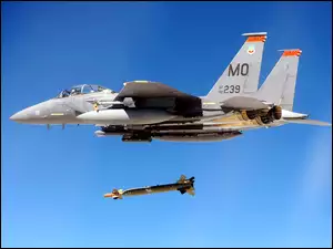 Rakieta, Odrzutowiec, F-15E Strike Eagle