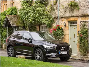 Samochód Volvo XC60 T8 Inscription z roku 2017